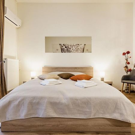Downtown Charm With Balcony And Garden View Apartment Budapest Exterior photo