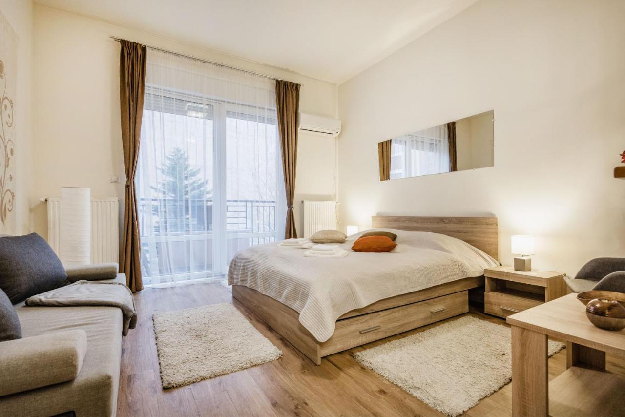 Downtown Charm With Balcony And Garden View Apartment Budapest Exterior photo