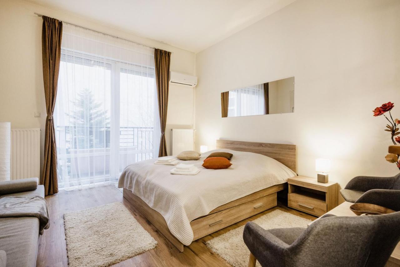 Downtown Charm With Balcony And Garden View Apartment Budapest Exterior photo